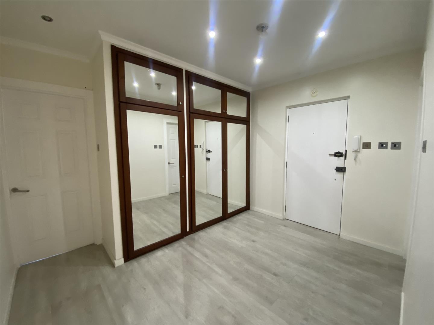 Image of Apartment - 5 Bedrooms - 3 Bathrooms for Sale in Marina Bay-Gibraltar, Image 10